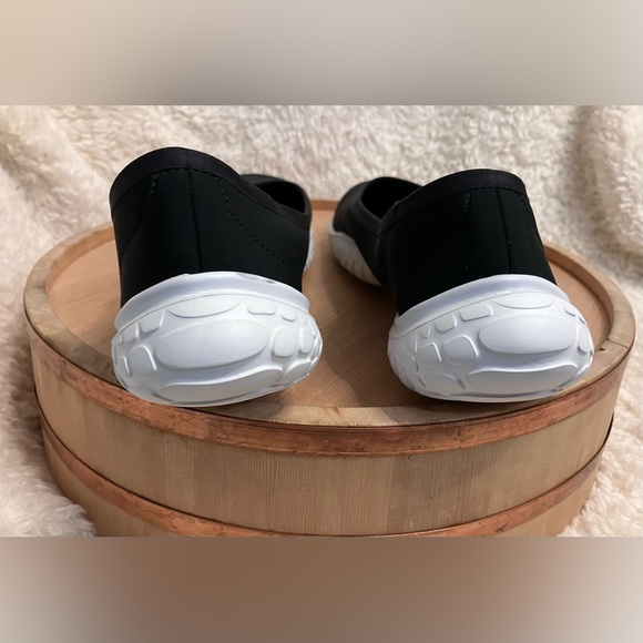 EUC Lissom Flytes Super Lighweight Flexible Black/White Slip On Flats Size 12 - Picture 3 of 8